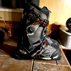 Apex Ski/snowboard boots